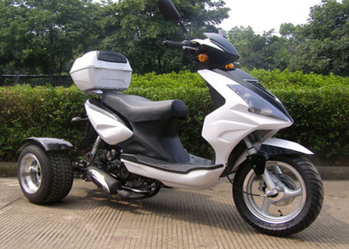 3 Wheel 50cc Scooter With Rear Box , 3 Wheeler Motorcycle With Big Head Light