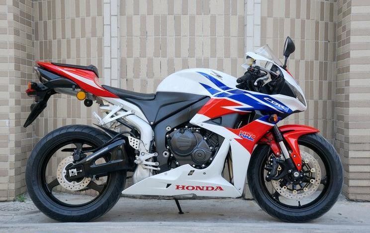 Yamaha Motor Scooters Liquid Cooled , 600cc Electric Powered Motorcycle Inline Four Cylinder