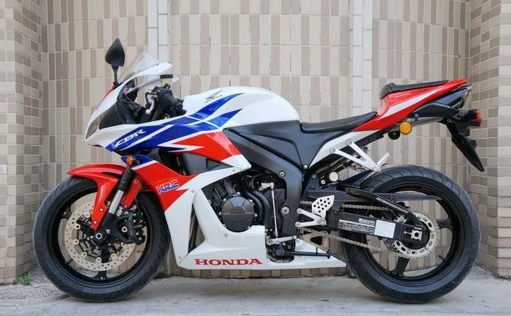 Yamaha Motor Scooters Liquid Cooled , 600cc Electric Powered Motorcycle Inline Four Cylinder