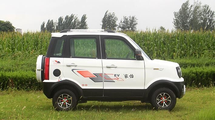 Four Wheels Electric Golf Carts Mini Size 1500w With Over 500km Range